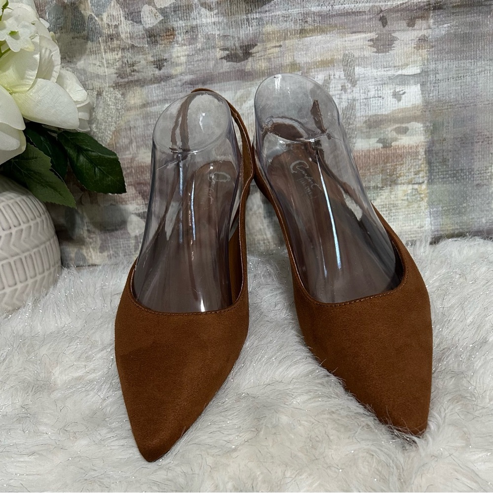NEW C. EST. 1946 Pointed Toe Slingback Flats in Suede - Brown. Size 9W